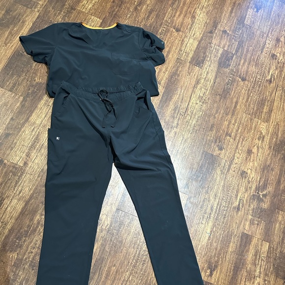 Scrub joy black XL top and XLT pants - Picture 1 of 3